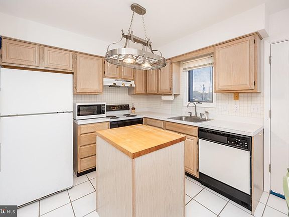 4th image of 10431 Brighton Rd