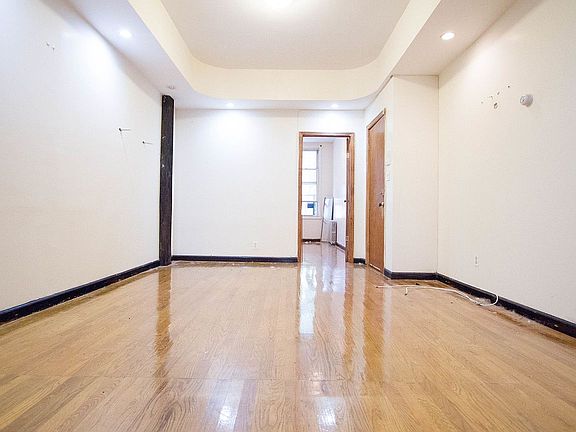 3rd image of 165 Stanhope St APT 1R