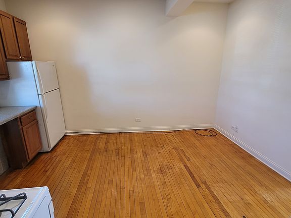 2nd image of 4416 W Belmont Ave #1M