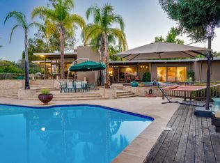 13725 Robleda Rd, Los Altos Hills, CA 94022