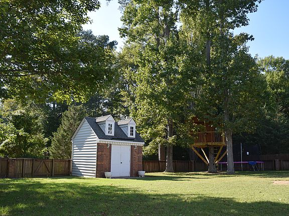 2nd image of 416 Brentmeade Dr