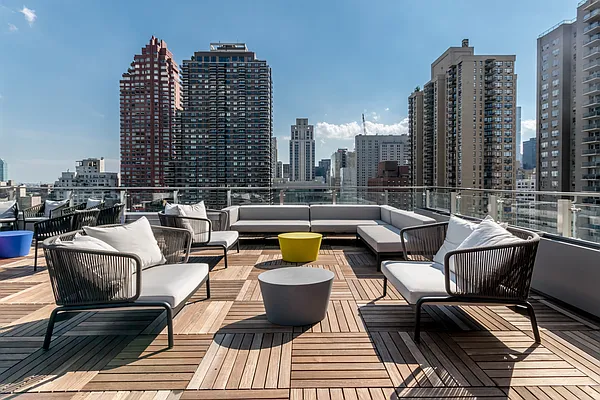 Rented by Bond New York | media 18