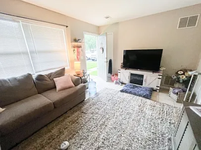 908 E Market St #5A — Photo 8