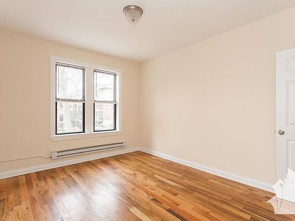 2nd image of 3933 N Janssen Ave #Xw3