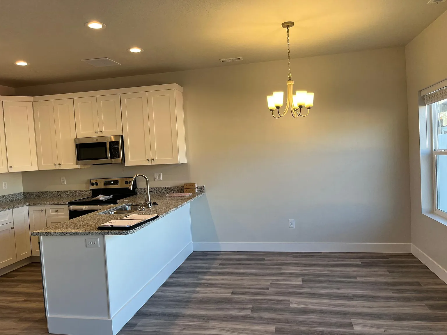 3 bed, 1558 sqft, $1,950 — Photo 3