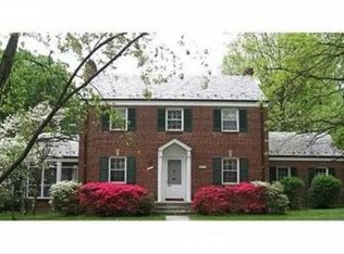 5016 Hampden Ln, Bethesda, MD 20814