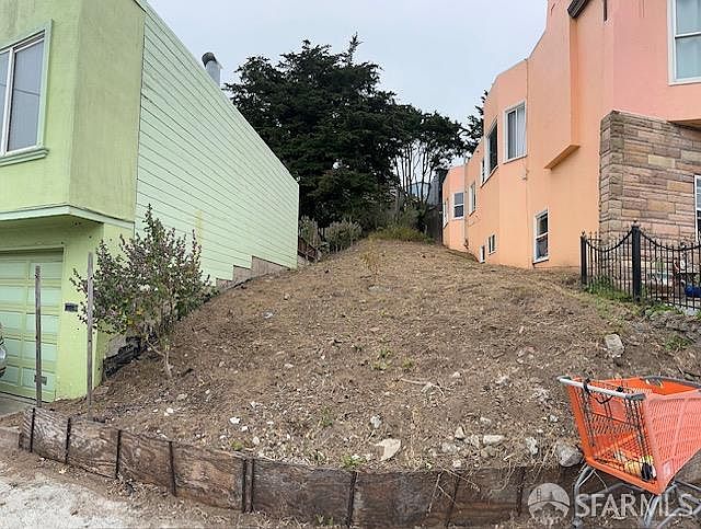 2nd image of 95 Santa Cruz Ave
