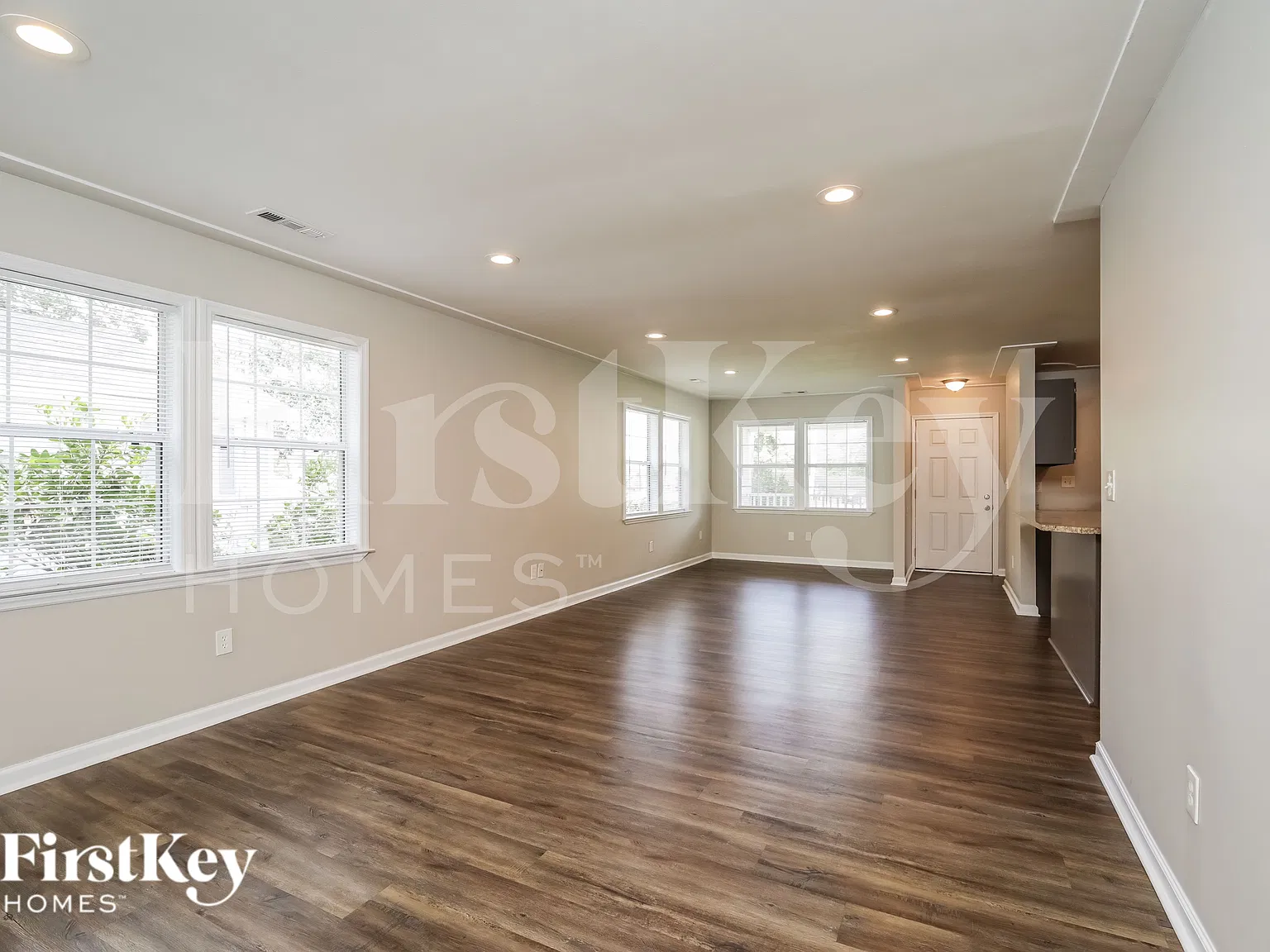 4 bed, 2.0 bath, 1618 sqft, $2,720 — Photo 3