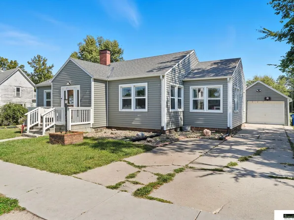 310 S Chestnut St, Friend, NE 68359