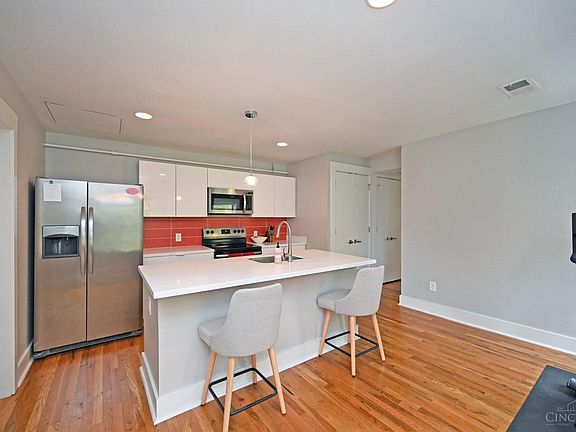 2nd image of 15 W 15th St #B5