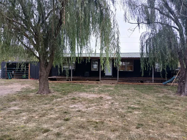 413697 E 1090th Rd, Checotah, OK 74426