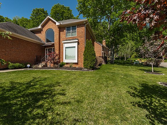 3rd image of 2708 N Highlands Dr