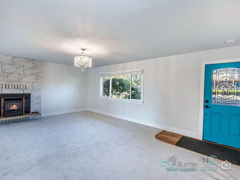 242 Hemlock St — Photo 13