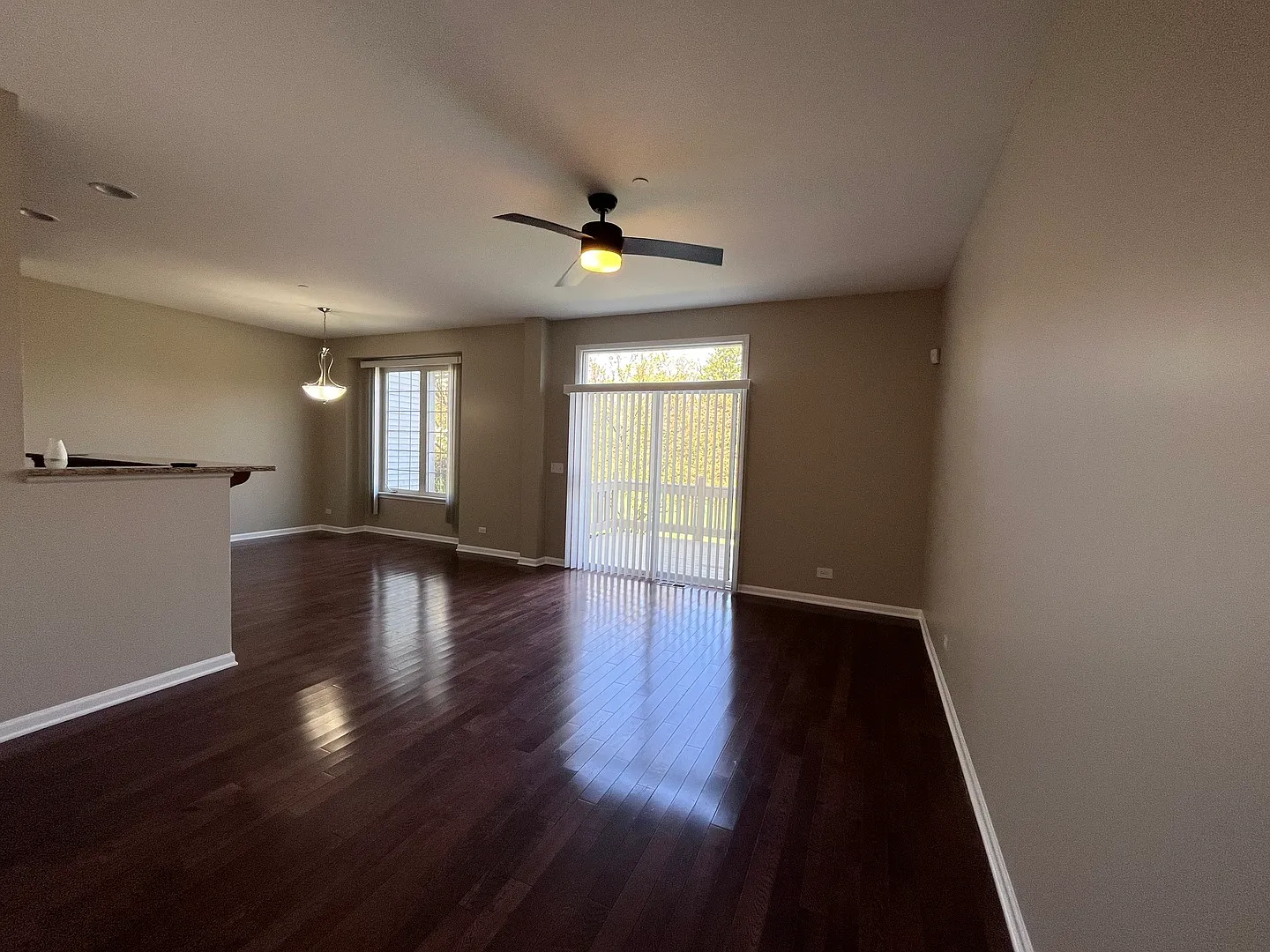 3 bed, 2.5 bath, 2955 sqft, $3,250 — Photo 2