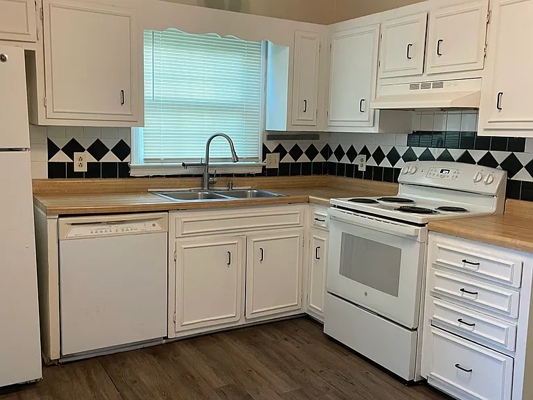 310 Darold Ct — Photo 4