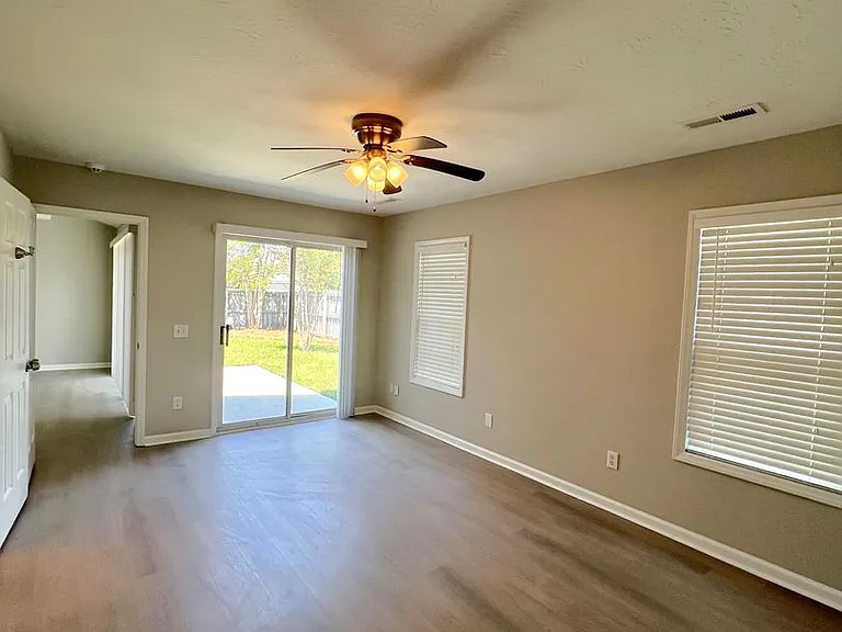 2409 Sunburst Ct — Photo 10