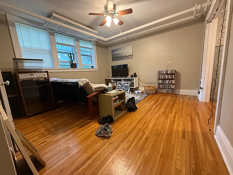 935 Goodrich Ave — Photo 2