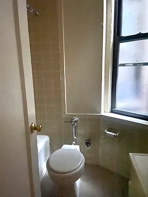 Rented by Urban Real Estate Property Group Inc | media 3