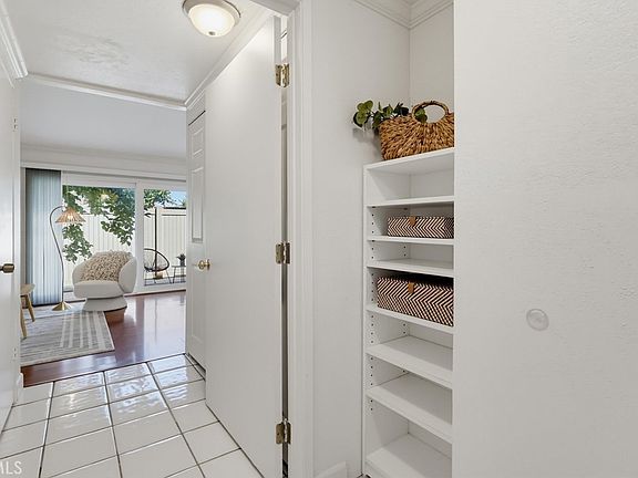 3rd image of 951 Las Lomas Dr #6B