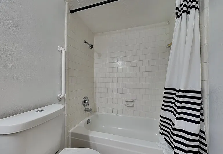 8614 Lake Crystal Dr — Photo 15