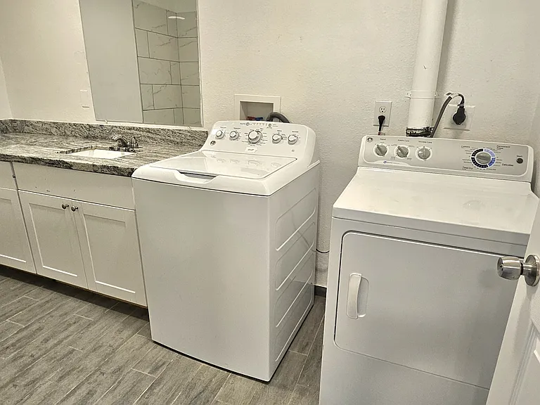 4117 E Moreland St #1 — Photo 9