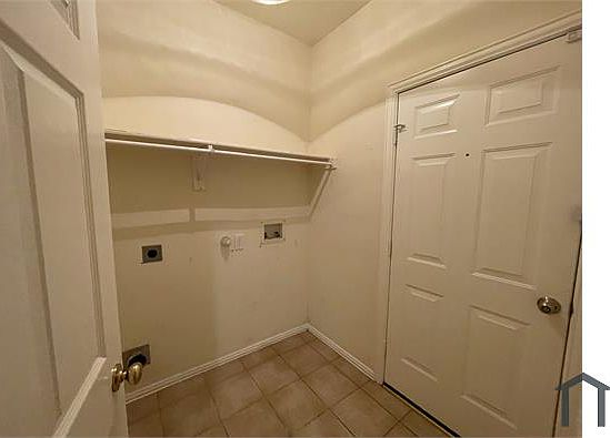 5th image of 8102 Munich Dr