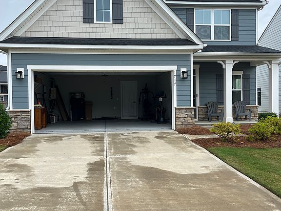 Garage/2 Car
