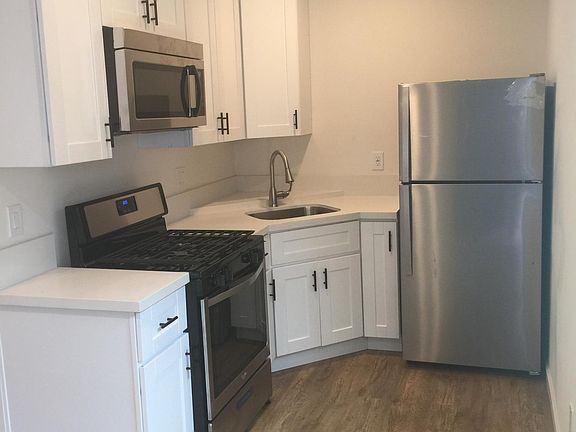 3rd image of 604 Jewell Dr