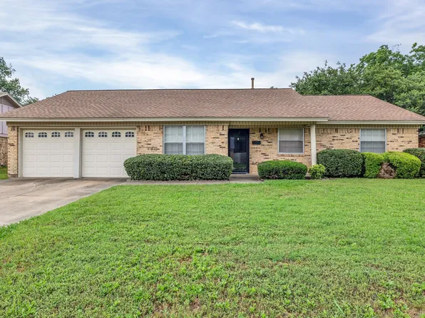 421 Deer Creek Rd, Everman, TX 76140