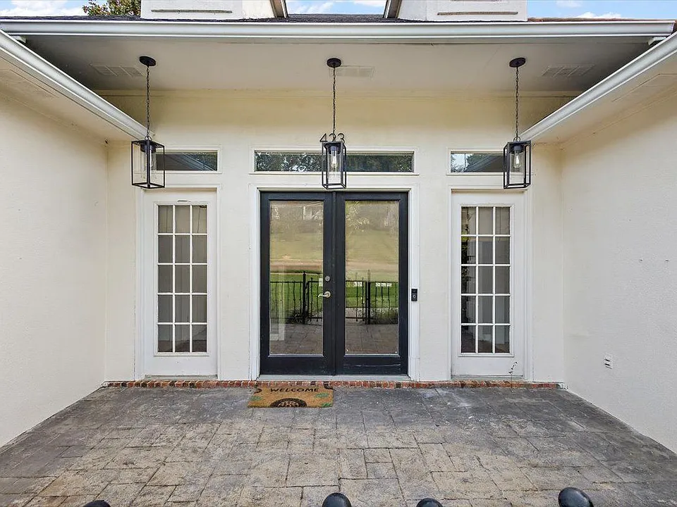 423 Woodlands Cir