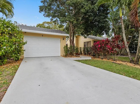 6691 S Pine Court, West Palm Beach, FL 33418