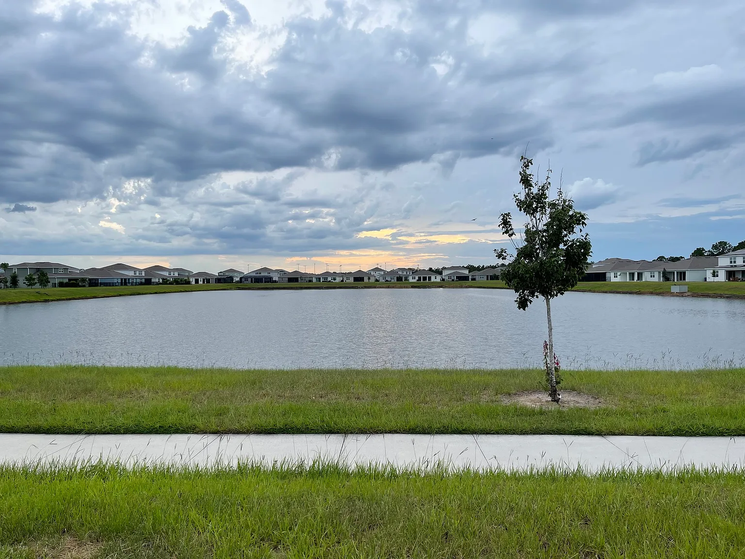 4 bed, 2258 sqft, $2,300 — Photo 2