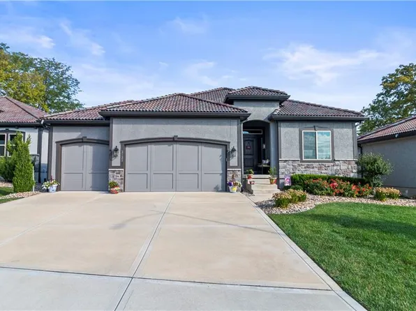 2122 NW Ashurst Dr, Lees Summit, MO 64081