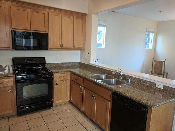 2nd image of 527 Sandlewood St