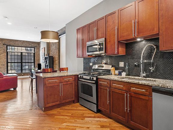 5th image of 2537 W Chicago Ave #1