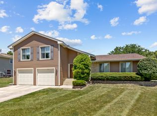 331 Douglas Dr, Bloomingdale, IL