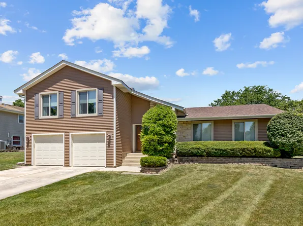 331 Douglas Dr, Bloomingdale, IL 60108
