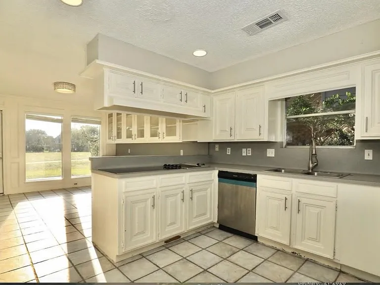 538 Longview Dr — Photo 8