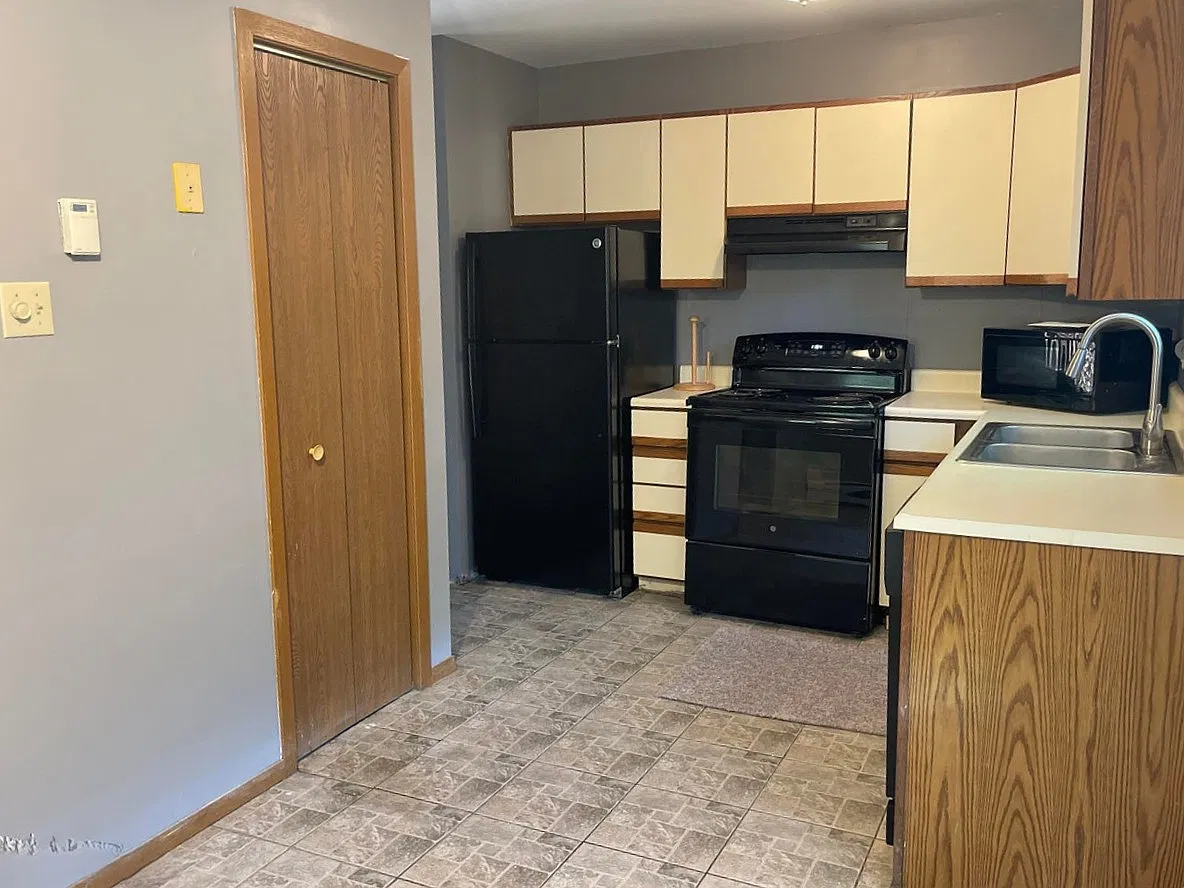 2 bed, 1050 sqft, $1,700 — Photo 2