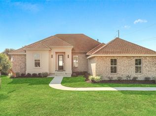 202 Spinnaker Dr, Slidell, LA 70458