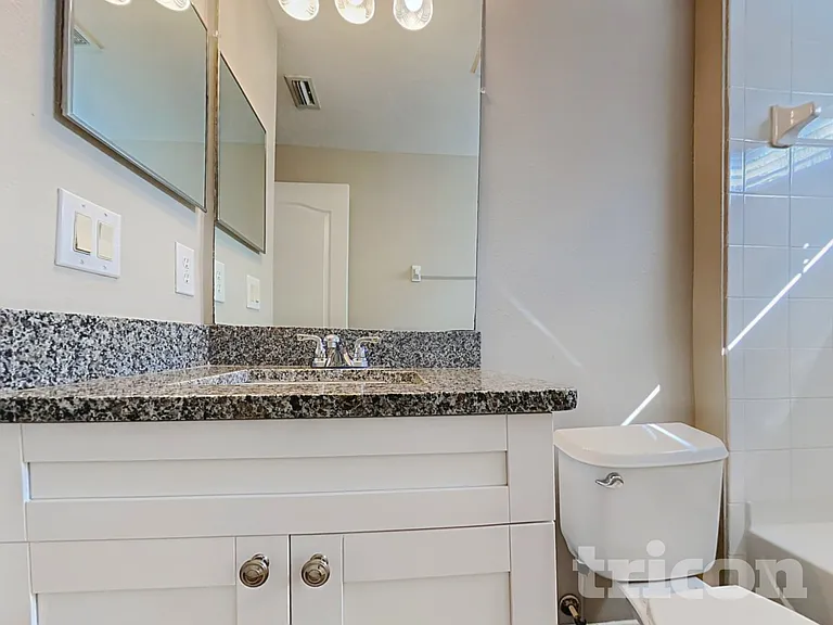 10041 Creek Bluff Dr — Photo 12