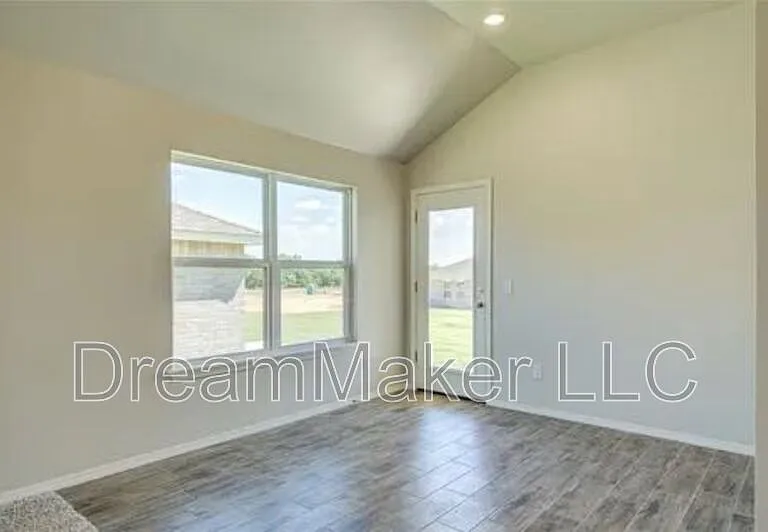 2401 S 28th Ter — Photo 10