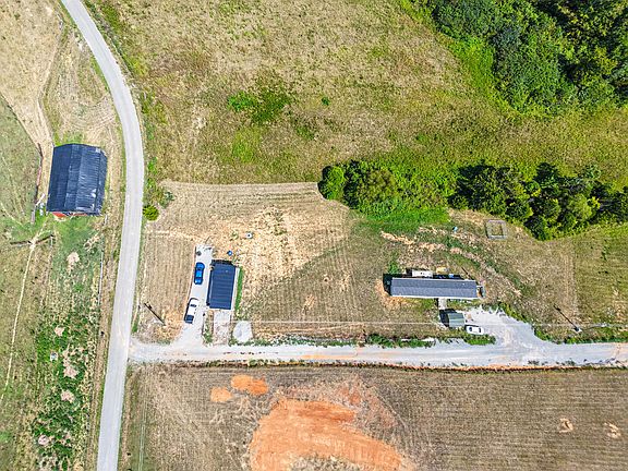 4th image of 15 Harlan Rd