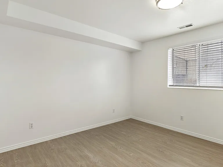 867 N 450 W — Photo 13