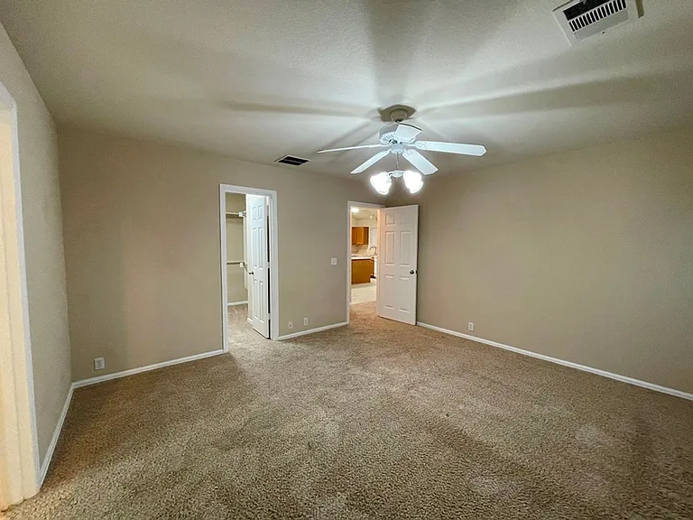 376 Spruce Dr — Photo 7