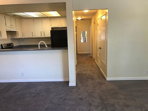 3rd image of 36 Silcreek Dr
