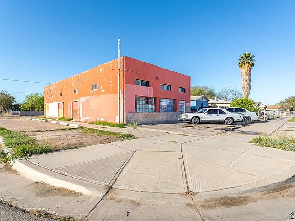 2nd image of 701 W 1st St