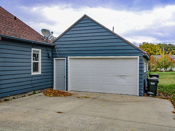 3rd image of 1205 Ash St