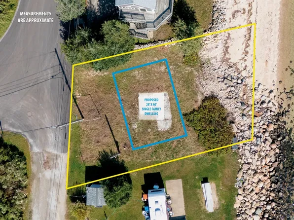 17 Shore Dr, Fairhaven, MA 02719