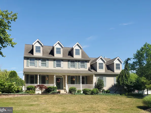 37 Two Penny Run E, Pilesgrove, NJ 08098